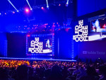 삼성전자가 북미 최대 온오프라인 게임쇼 ‘서머 게임 페스트’에서 게이밍 모니터 신제품 ‘오디세이 OLED G8’의 출시를 알리고 있다