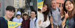 유스굿윌가이드 단원들이 외국인 관광객에게 서울 투어 가이드를 하고 있다