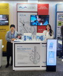 CES 2025에 참가한 리바이오(LEEBIO) 부스 전경. 부스에서는 제품의 디자인과 주요 기능을 강조한 홍보물이 함께 배치됐다. 혁신적인 수질 측정 기술을 소개하는 이 공간은 
