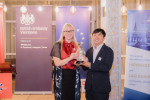 비엔티안 주재 영국대사관(British Embassy Vientiane)에서 진행된 시상식에서 그린굿스(GreenGoods)가 유럽연합(EU) 대표로부터 중소기업 부문 대상을 수상