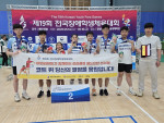 왼쪽부터 부산 청소년 배드민턴 대표단 귄휘상, 박세현, 이소윤, 이채연, 구본서, 조민규, 최주영 선수, 김지호 코치