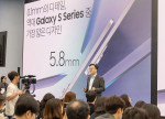 삼성 강남에서 진행된 ‘갤럭시 S25 엣지’ 공개 행사에서 삼성전자 MX사업부 스마트폰개발1팀 문성훈 부사장이 ‘갤럭시 S25 엣지’를 소개하고 있다