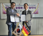 양교 대표가 협약식을 진행하고 있다