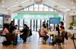 ‘Musicfulness’ 참여자들이 자신의 경험을 가사를 만들며 그룹원과 공감대를 나누고 있다
