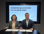 쿠시먼앤드웨이크필드 코리아 투자자문사 지소림 대표(오른쪽)와 하우스사라 장호진 대표가 업무협약을 맺고 있다