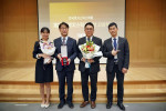 ‘2025 한국로지스틱스대상’ 시상식에서 풀필먼트 부문 대상을 수상한 바로스 박성진 대표이사(왼쪽 두 번째)와 풀필먼트개발팀 및 운영팀 관계자들이 기념 촬영을 하고 있다