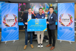 왼쪽부터 스타트업 정키 APAC Regional Director 루이스 디젤, 우승팀 큐빅 공동대표 배호, 페가수스 테크 벤처스 CSO 존 림 파트너가 시상식 후 기념촬영을 하고 