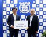 지난 7월 24일 기금전달식에 참석한 서울대학교 김영오 공과대학장(왼쪽), DB김준기문화재단 윤대근 이사장(오른쪽)