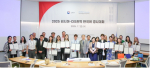 2025년 러시아CIS권역 한국어 경시대회 결선 시상식 현장(2025.07.22). 참가자와 시상자인 서울과학종합대학원 최용주 총장, 알마티한국교육원 김홍환 원장, 타슈켄트한국교육