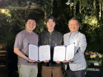왼쪽부터 폰드메이커스 박이래 대표와 김태일 총괄디렉터, 테크데이타피에스 오보영 부사장이 파트너십 체결 후 기념사진을 촬영하고 있다