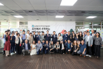 지난 25일 포천형 EBS 자기주도학습센터 개소식을 갖고 관계자들이 기념촬영을 하고 있다