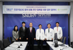 보훈공단 윤종진 이사장(왼쪽 세 번째)과 서울대병원 김영태 병원장(왼쪽 네 번째)이 업무협약을 기념해 관계자들과 함께 사진을 촬영하고 있다