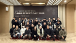 녹십자수의약품 지렙(G-Rep)의 ‘G-REP EXPERT DAY 2025’ 성료 후 참가자들이 단체사진을 찍고 있다