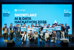 ‘스노우플레이크 AI & 데이터 해커톤 2026’ 수상자들이 기념 촬영을 하고 있다