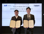 LS사우타 김성용 대표(왼쪽)와 루모라 김형준 대표가 업무협약 체결 후 기념 촬영을 하고 있다