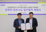 지난 4월 30일 열린 ‘아이센스 × 지투이 전략적 파트너십 업무협약 체결식’에서 아이센스 남학현 대표(왼쪽)와 지투이 정창범 대표가 협약서에 서명한 뒤 기념 촬영을 하고 있다. 