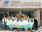 금천구시설관리공단 임직원이 ‘금천 어버이날 축제’ 현장에서 어르신들을 위한 행사 운영을 지원했다(사진=금천구시설관리공단)