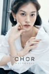 GS샵이 자체 패션 브랜드 ‘코어 어센틱(CHOR AUTHENTIC)’을 주얼리까지 확장하며 토탈 패션 브랜드로 완성도를 높이고 있다