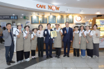 이근수 북구청장과 이종익 대한노인회 대구광역시연합회장, 이숙희 대구북구시니어클럽 관장을 비롯한 법인 관계자 및 카페나우 북구청점 참여 어르신들이 ‘공동체사업단 10주년 사업장 인증