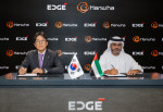 한화와 UAE 국영 최대 방산기업 에지(EDGE) 그룹이 지난 15일(현지 시간) 통합대공망 구축사업에 대한 주요조건합의서를 체결했다. 왼쪽부터 양기원 한화시스템 대표와 하마드 알
