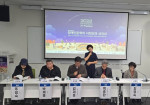 2026 A+Festival 장애인문학 포럼에서 장애인문학의 서정성과 상징성을 논하는 주제 발표가 진행되고 있다