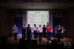 지난 10월 23일 밤밭노인복지관 ‘행복을 담은 송년문화축제’에서 어르신들이 자신의 삶을 바탕으로 만든 ‘우리에게도 처음이 있다’ 공연을 선보이고 있다