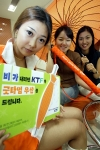 KTF 고객이 굿타임샵에서 굿타임 우산을 받고 즐거워하는 모습)은 e-mail로 함께 보내 드립니다.
