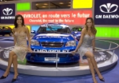 2005 FIA 공인 월드 투어링카 챔피언십(WTCC)에 출전하는 라세티 레이싱카