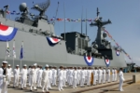 현대중, 최신예 `문무대왕함' 해군에 인도