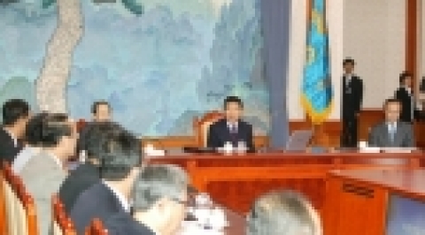 노무현 대통령은 정부혁신지방분권위원회 주관한 ‘자치경찰제 도입방안’에 대한 국정과제회의를 주재했다.