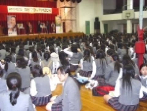 2003년도 일신여상에서 진행한 미용강좌 사진