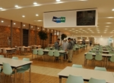 고급 레스토랑 분위기로 인테리어가 개선된 두산중공업 주단조공장 식당 