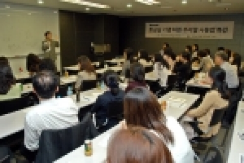 오늘(10월 7일) 한국마이크로소프트에서는 한글날을 기념해 임직원과 협력사 직원 및 기자님을 모신 가운데, 바른 우리말 사용법에 대해 생각해 보는 시간을 가졌다. 오후 2시 30분