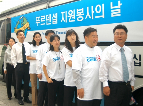 푸르덴셜투자증권, 사랑의 헌혈과 환경정화활동