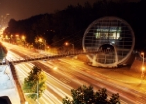 현대건설 ‘아쿠아 아트 브리지’, 서울 명물로