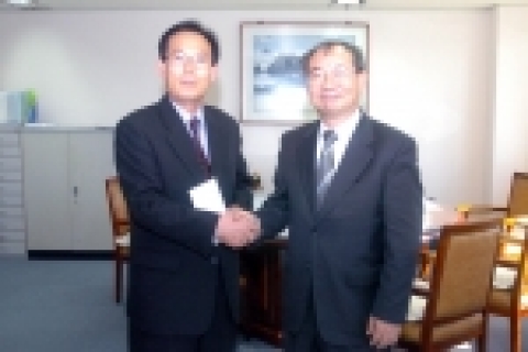 좌측부터  
-정호진 회덕중학교 교감  
-이환기 한국수자원공사 부사장  