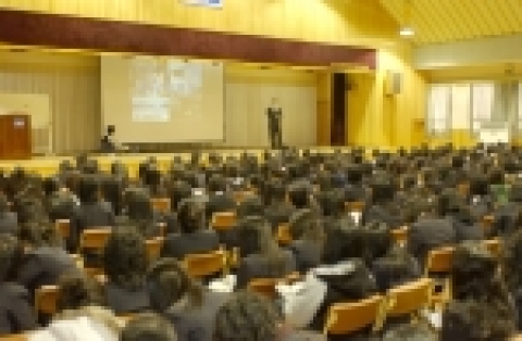 부경대가 11월 20일 부산동여고 강당에서 고 3학생 400명을 대상으로 실시한 '찾아가는 대학 강의' 행사 장면.
