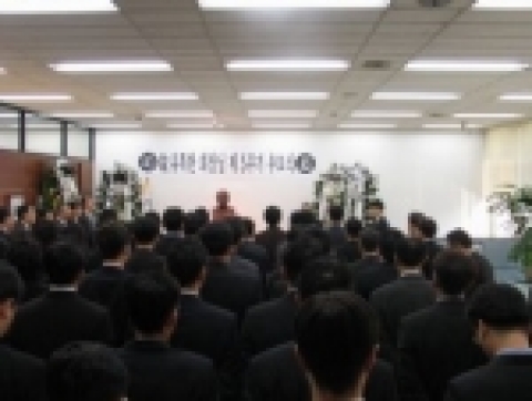 유유, 고 유특한 회장 제5주기 추도식 가져