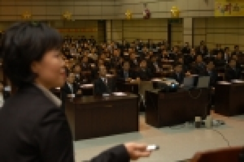 경진대회에 참가한 발표자가 우수사례를 발표하고 있다.