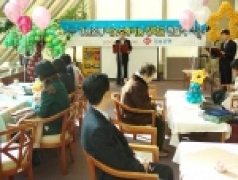 경남은행, 소년/소녀 가장 초청 장학금 전달식 가져