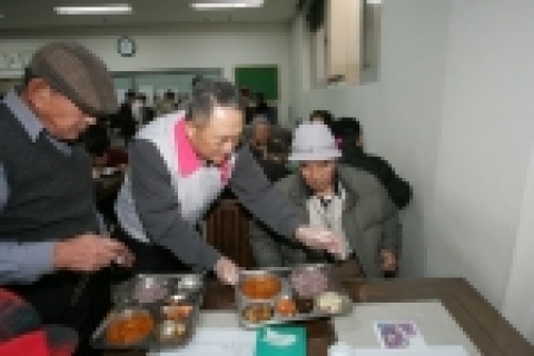 하나로텔레콤, 윤창번 사장 등 임원 14명 일일 봉사 도우미