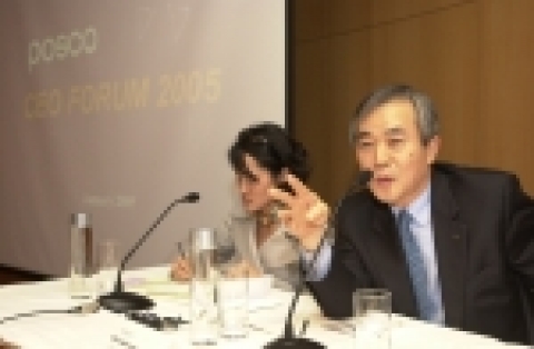 99년부터 국내대기업으로는 드물게 CEO 가 직접 해외에 나가 경영실적과 계획을 설명해 온 포스코는 올해도 이구택 회장이 직접나서 20일(한국시간) 미국 뉴욕 포시즌 호텔에서 모건
