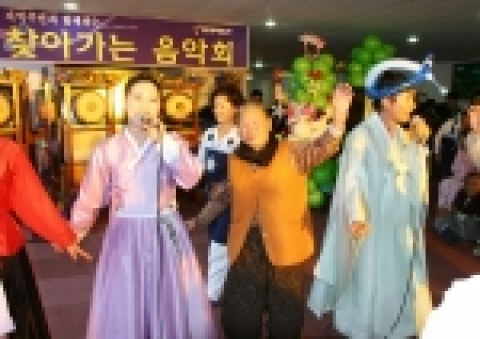 현대중공업, 치매 노인 찾아가 음악 공연