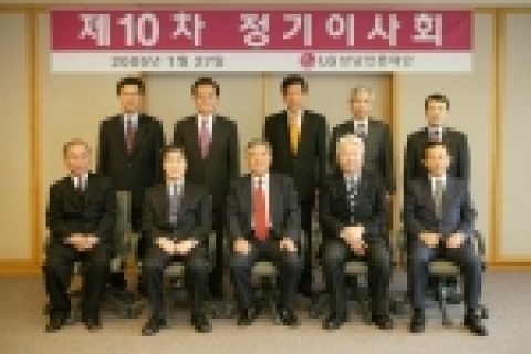 앞줄 좌측부터 추광영 서울대 교수, 정진석 한국외국어대 교수, 안병훈 재단 이 사장, 유재천 한림과학원 원장, 이경형 서울신문 이사  뒷줄 좌측부터 정상국 LG 부사장, 구본홍 MBC 보도본부장 이사, 진영 국회의원, 김진수 매일경제 전무, 이방수 LG필립스LCD 상무