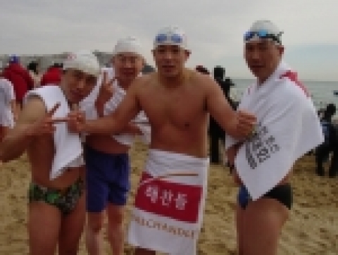 북극곰 수영대회