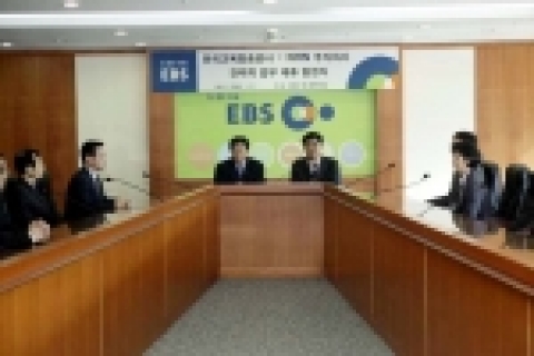 왼쪽: 한국교육방송공사 고석만 사장, 오른쪽: NHN 최휘영 대표