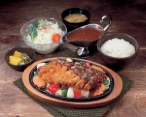 사보텐의 철판돈까스 '씨즐링 야끼 카스'