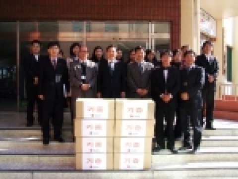 경남은행 정경득 은행장, 불우이웃돕기 성품 전달