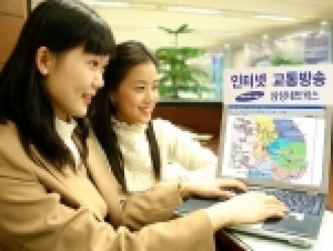 삼성네트웍스는 한국도로공사가 추진하는 온라인 교통방송국을 구축완료했다.사진은 네티즌들이 교통방송국 (www.freeway.co.kr)에 접속해 고속도로의 교통 상황을 실시간으로 찾