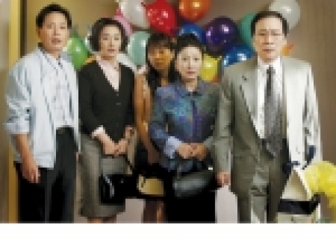 우리는 아기를 지킬 테니, 여러분은 우리를 지켜주세요
